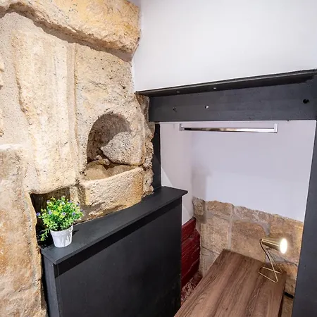 Planta Baja En La Muralla Romana Junto A La Catedral * Tarragona