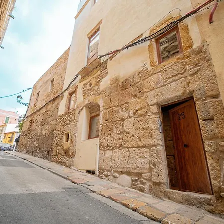 Planta Baja En La Muralla Romana Junto A La Catedral *
